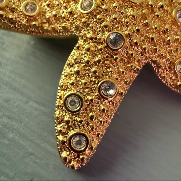 Swarovski Crystal Gold Tone Starfish Pin Brooch - Picture 6 of 7